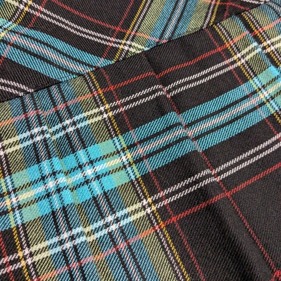 Black, Turquoise, Red and Yellow Pleated Kilt Size 9 - Picture 3 of 5